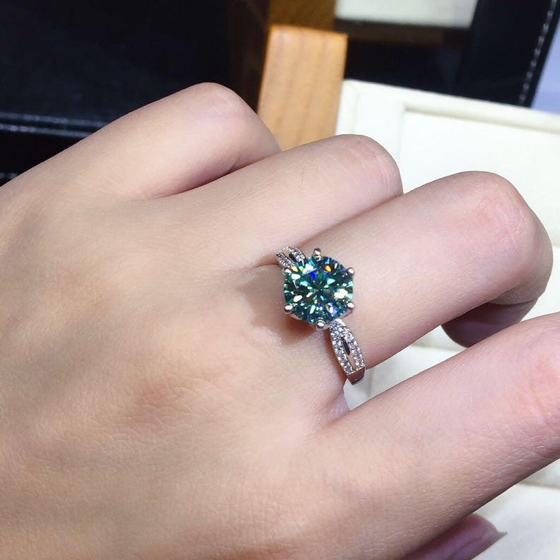Emerald Glow Adjustable Ring – Bague Ajustable en Moissanite Verte