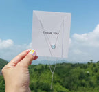 Crystal Sky Pendant Necklace – Collier avec Pendentif Bleu Clair