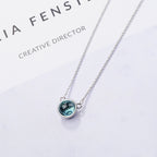 Crystal Sky Pendant Necklace – Collier avec Pendentif Bleu Clair